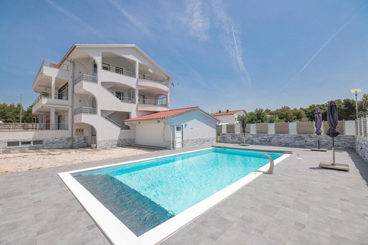 Apartments Nicola With Private Pool บาร์บินเย ภายนอก รูปภาพ