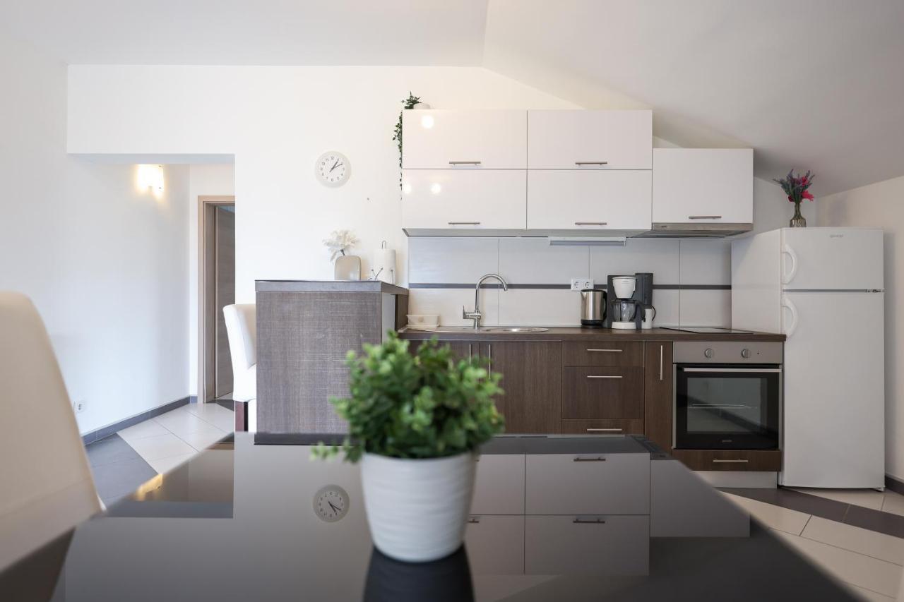 Apartments Nicola With Private Pool บาร์บินเย ภายนอก รูปภาพ