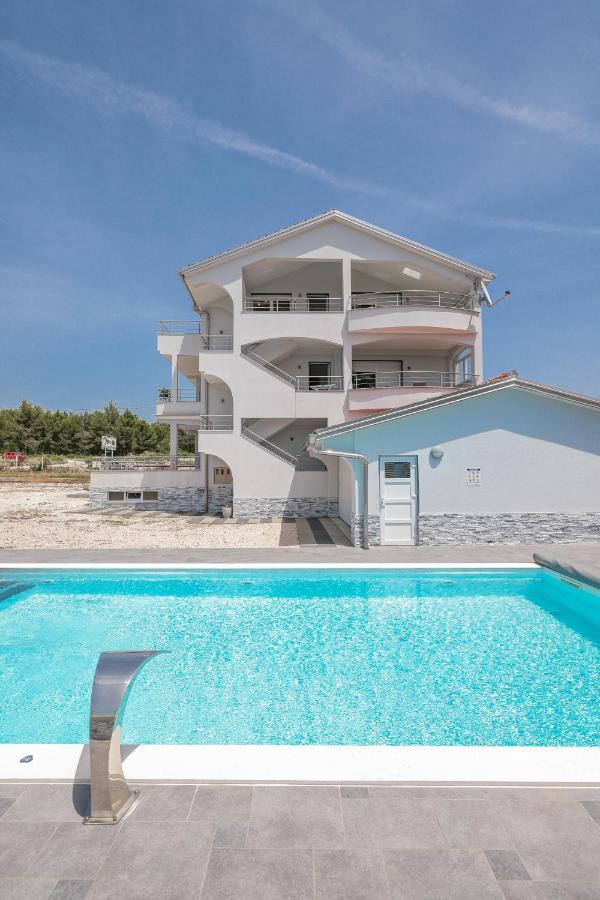 Apartments Nicola With Private Pool บาร์บินเย ภายนอก รูปภาพ